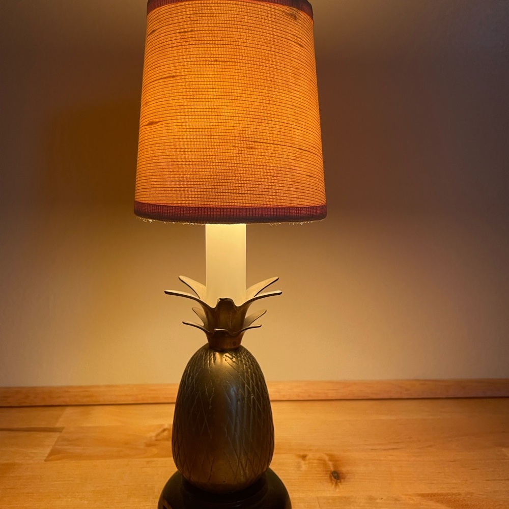 Small vintage pineapple lamp